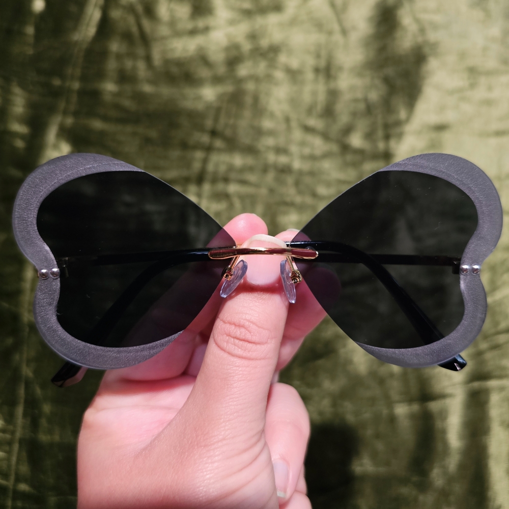 Heart-Shaped Black Gray & Gold Sunglasses